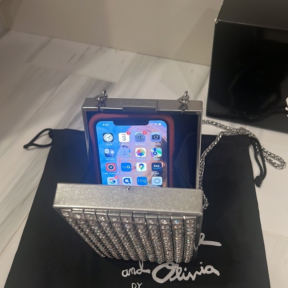 ALICE & OLIVIA stunning, silver rhinestone clutch or crossbody purse-LIKE NEW! - Picture 5 of 10